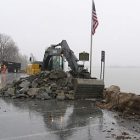 flooding_champlain_islands_workers_shore_up_patti.jpg