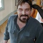 huneckmain_250.jpg