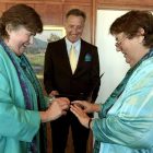 lesbian_marriage_by_shumlin_toby_081711_ap110817033829.jpg