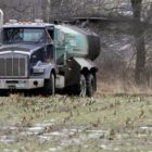 manure_spreader_for_lake_pollution_story_v2_toby_ap101130133164.jpg