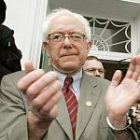 sandersclap150.jpg